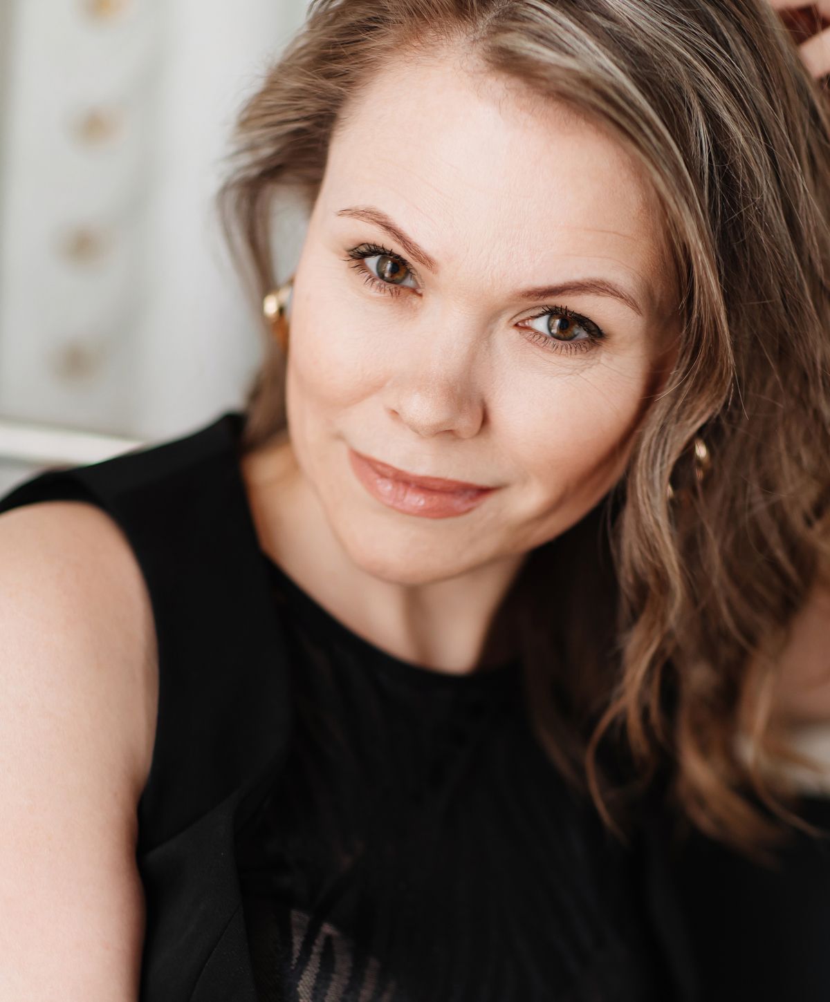 Portrait of a woman with soft smile.